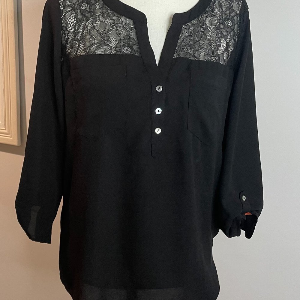 LADIES EXPRESS ELITE STRETCH BLACK AND LACE BLOUSE MEDIUM